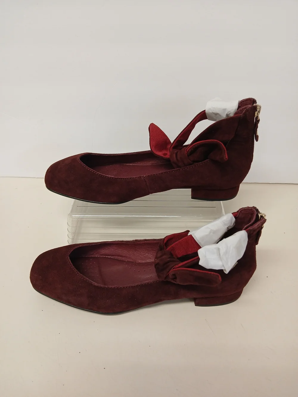 ✅️NWOT Women's Burgundy Suede Tie-Ankle Flats - Picture 3 of 8